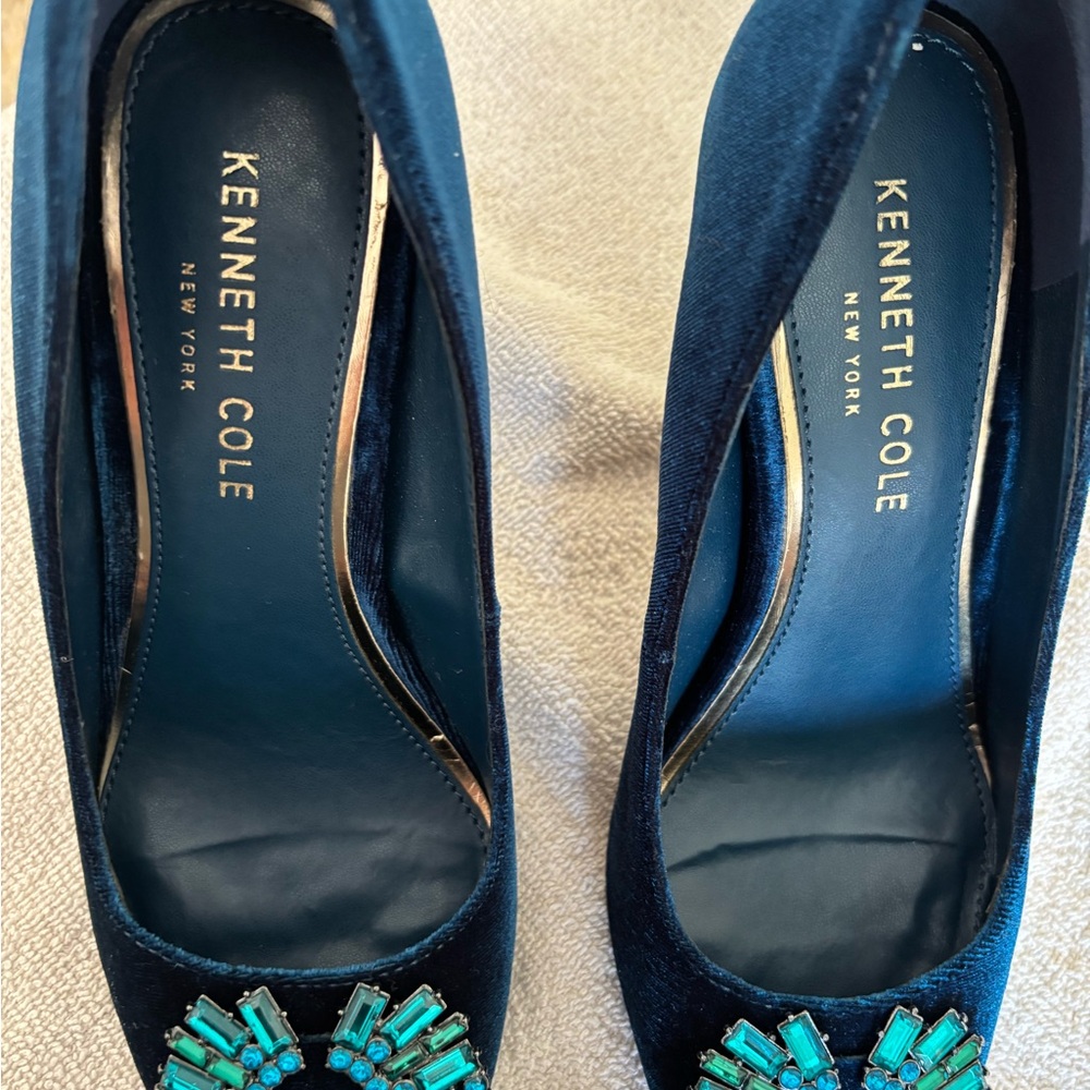 Kenneth Cole Teal-Embellished Romi Starburst Navy Velvet Pointed-Toe Pumps